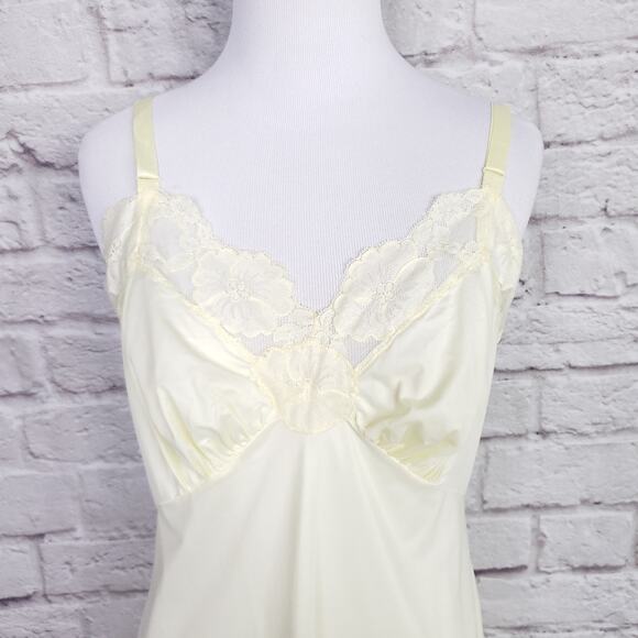 Vintage Heiress Yellow Nylon Full Slip Floral Lace Adjustable Strap 38 Average - Picture 2 of 14